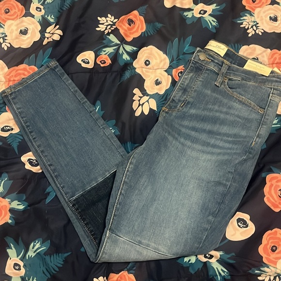 Universal Thread - Picture 7 of 7